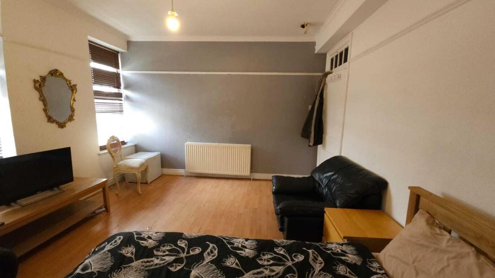 London Edgware Station Apartment 객실 사진